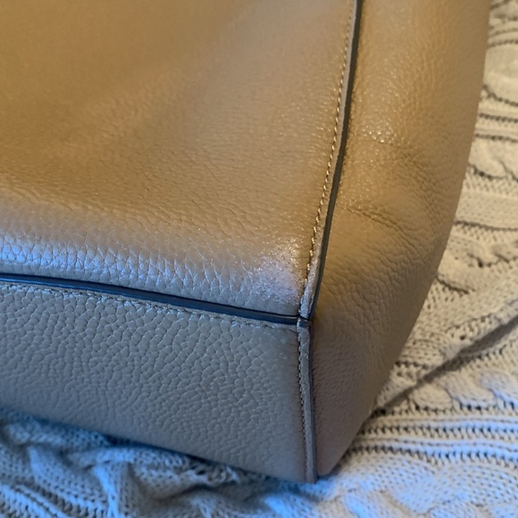 Tory Burch McGraw Bucket Bag - Picture 7 of 9